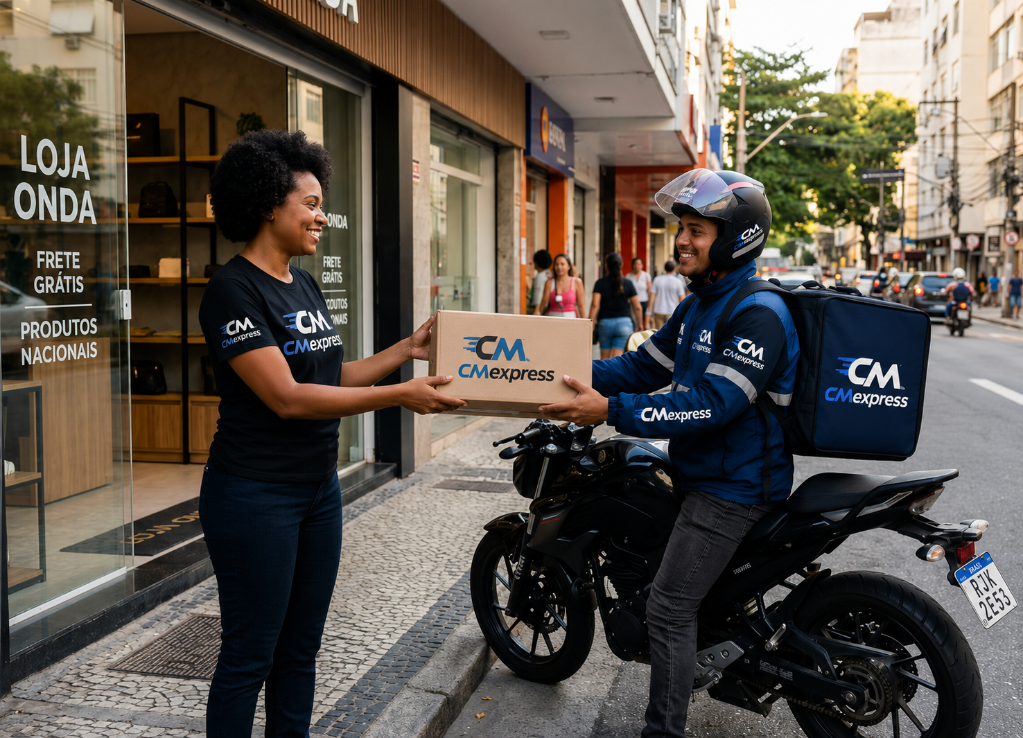 Comerciante entregando um pacote a um entregador